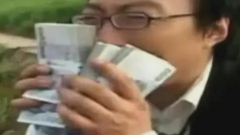 “拜仁官宣：17岁新援左后卫扬达周末德甲赛前冲刺训练圆满结束”