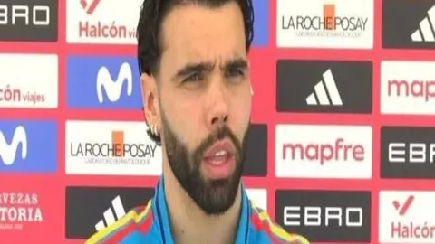 申京批评史密斯操作引发热议，现场氛围火爆